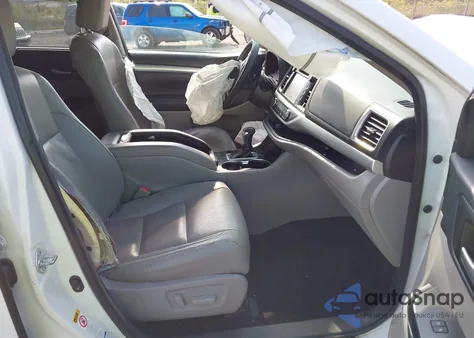 2017 Toyota Highlander Xle z USA, uszkodzony, nr VIN 5TDJZRFH7HS418964